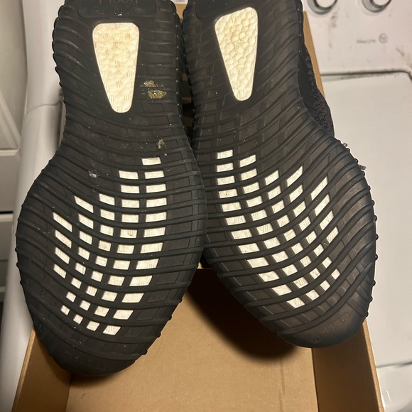 Yeezy - Picture 3 of 4